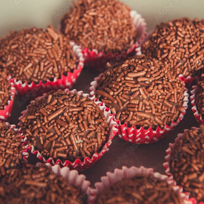 Caixa de Cartão Kraft com Janela para 12 Brigadeiros | 19,5x14,5x4,5cm | Embalagem Presente