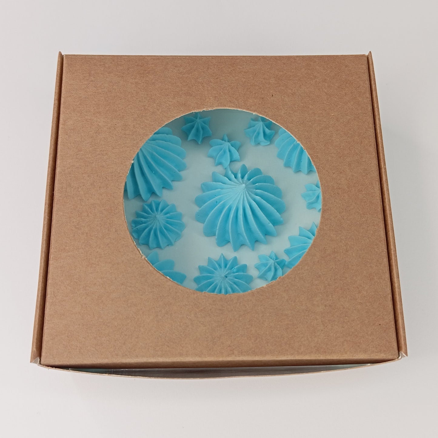 Caixa papel reversível kraft/branca c/ janela 10x10x3,5cm