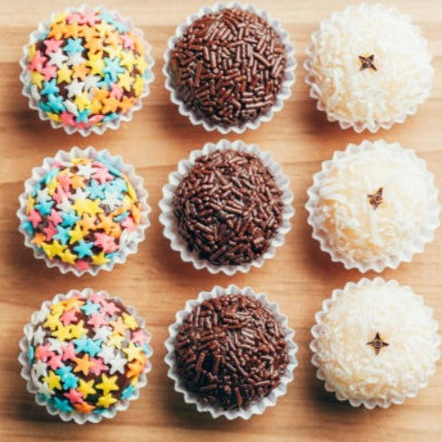 Tacinhas para Brigadeiros/Bombons Brancas- Conj 100