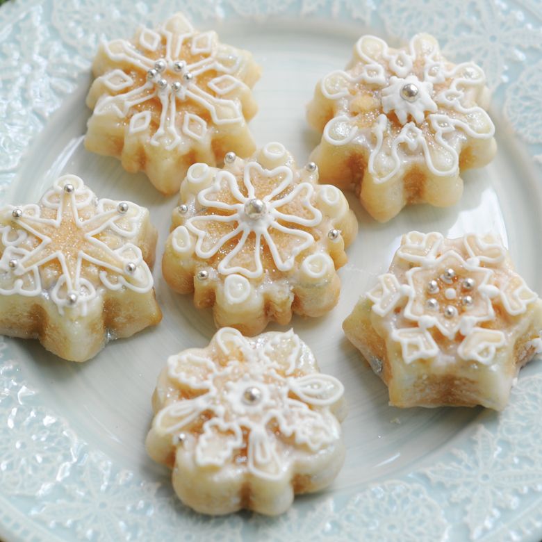 Forma Frozen Snowflake Cakelets Nordic Ware